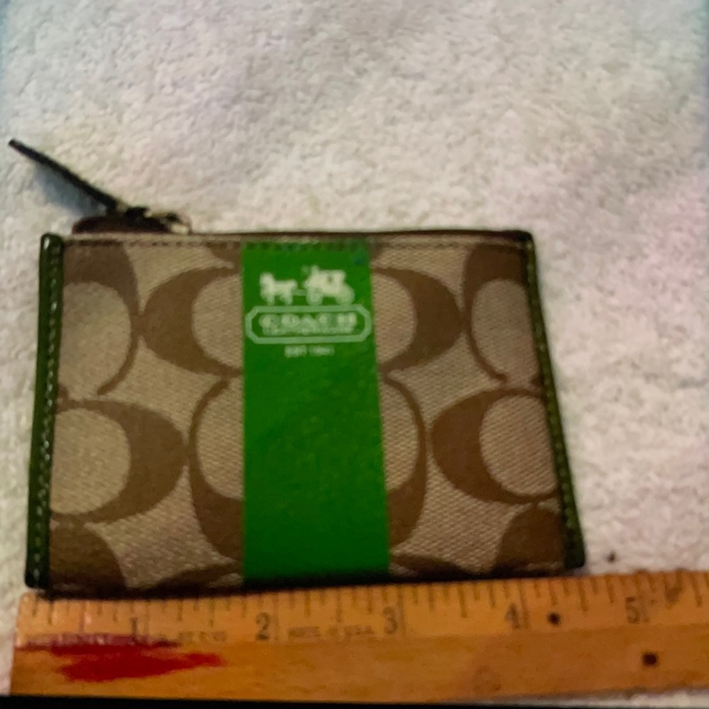 AUTHENTIC COACH WOMEN TAN BEIGE GREEN 4.5”x 3”SMALL SIGNATURE C’S COIN PURSE